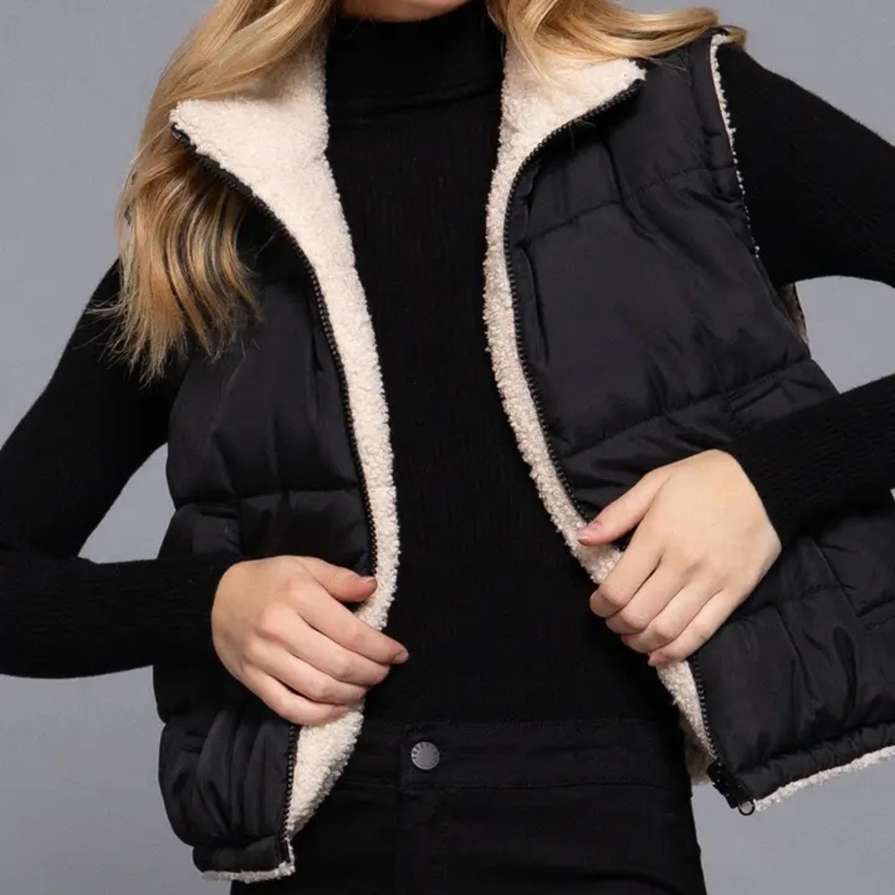 NWT Active USA Black Puffer Cream Sherpa Reversible Vest - Chic Stylish Trendy